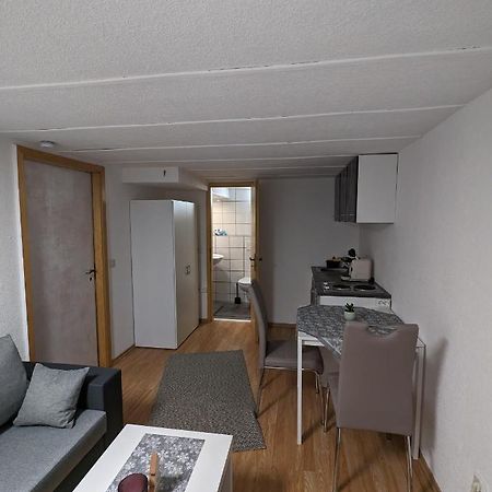 Direkt An Der S-Bahn Gelegenes Gemutliches Souterrain Apartment Mit Privatem Zugang Troisdorf Esterno foto