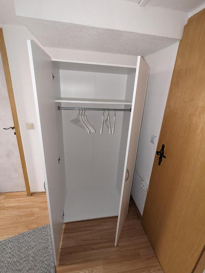 Direkt An Der S-Bahn Gelegenes Gemutliches Souterrain Apartment Mit Privatem Zugang Troisdorf Esterno foto