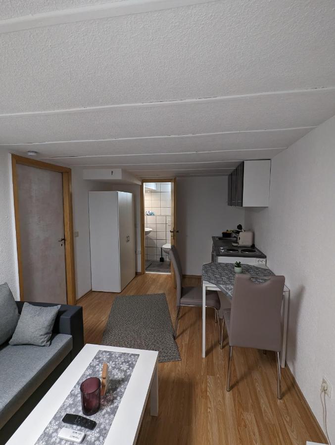 Direkt An Der S-Bahn Gelegenes Gemutliches Souterrain Apartment Mit Privatem Zugang Troisdorf Esterno foto